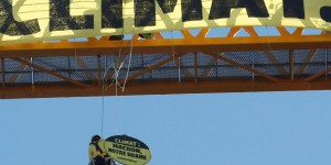 Banderole au-dessus de Notre-Dame : Greenpeace interpelle le gouvernement sur le climat
