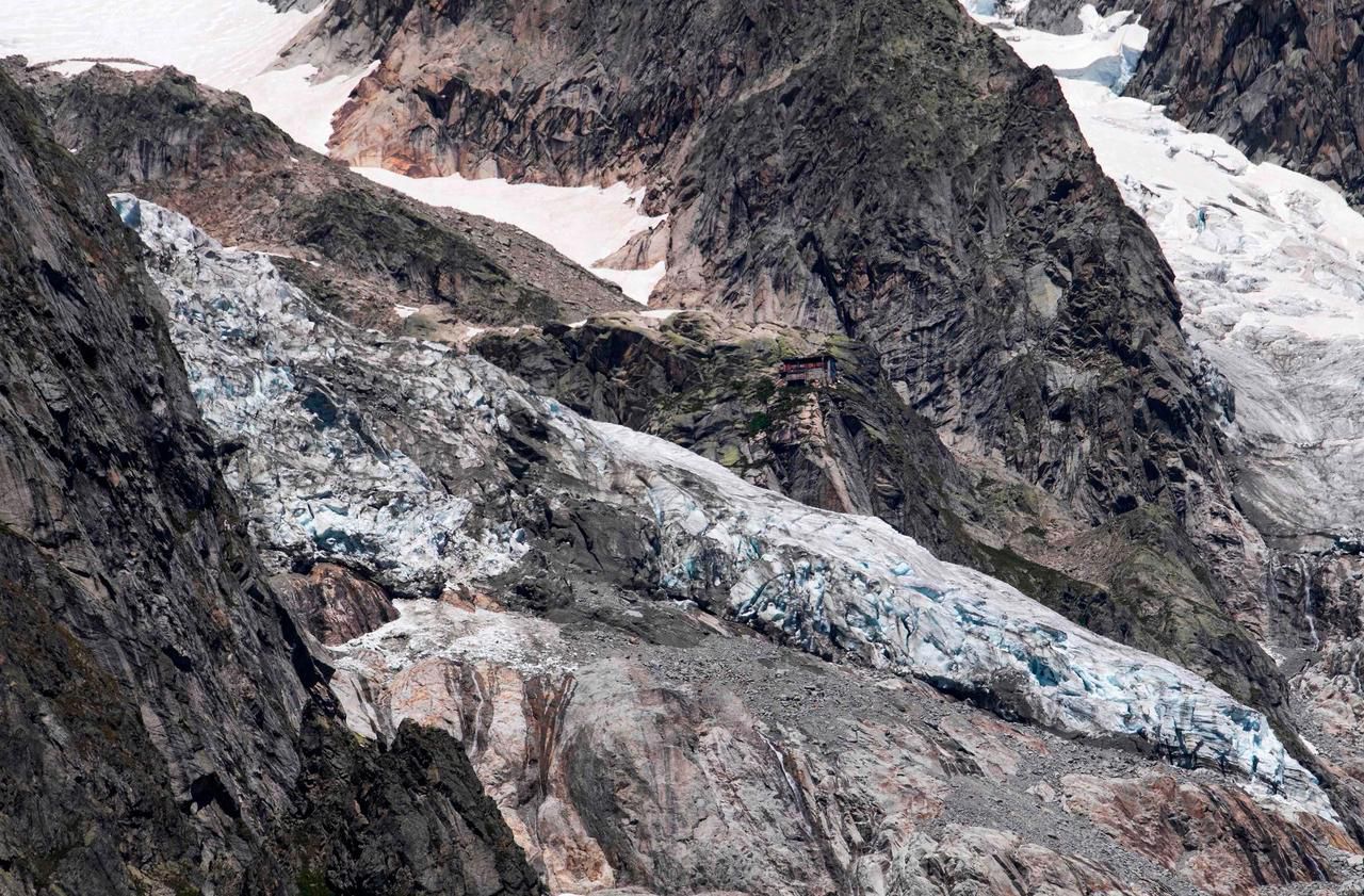 Un glacier du Mont Blanc menace de se détacher, évacuations en cours côté italien