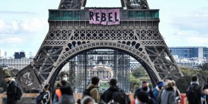 Paris : Extinction Rébellion déploie une banderole sur la tour Eiffel