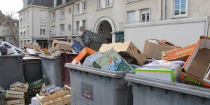Caisses, cagettes, cartons… à Vendôme, les commerçants du marché doivent faire place nette