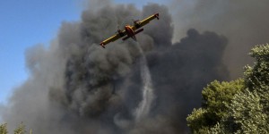 Grèce : cinq blessés et une dizaine de maisons brûlées après un incendie dans le Péloponnèse