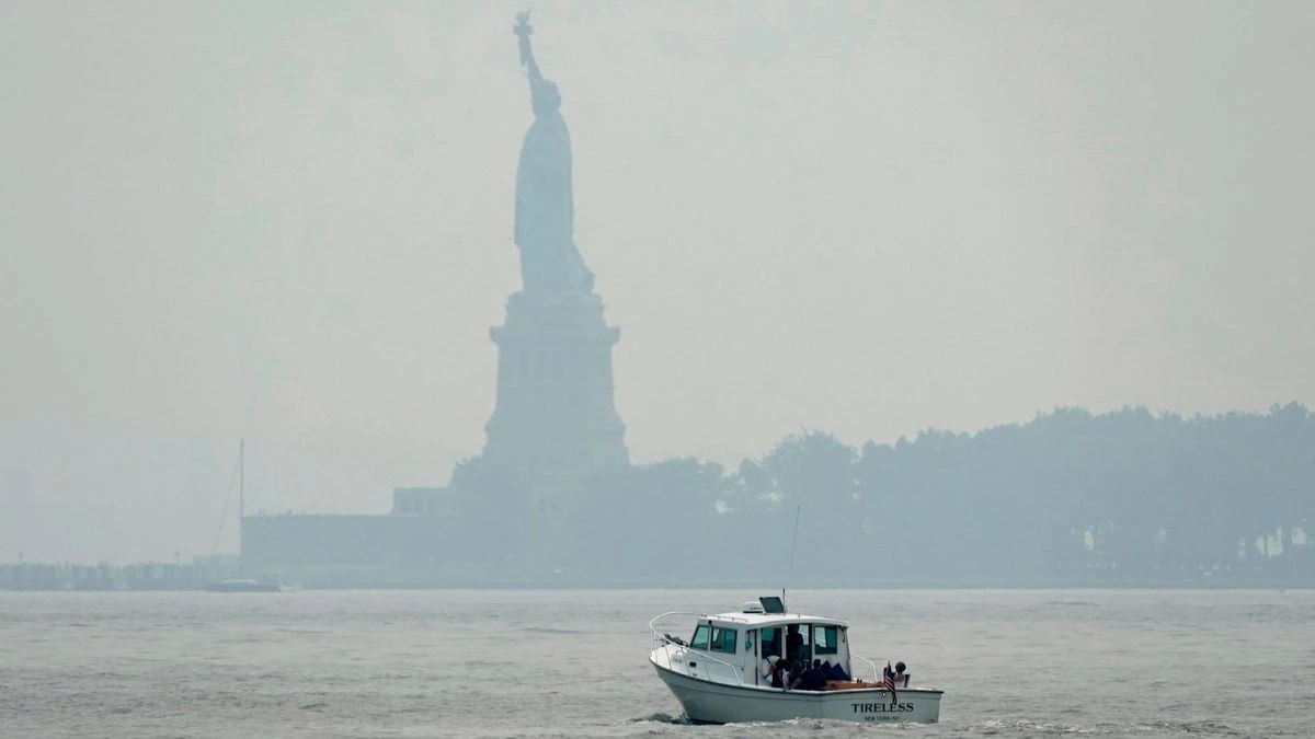 Incendies aux Etats-Unis : une partie du pays, dont New York, sous une fumée noire