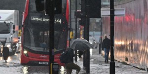 Londres : des pluies torrentielles causent des inondations impressionnantes 