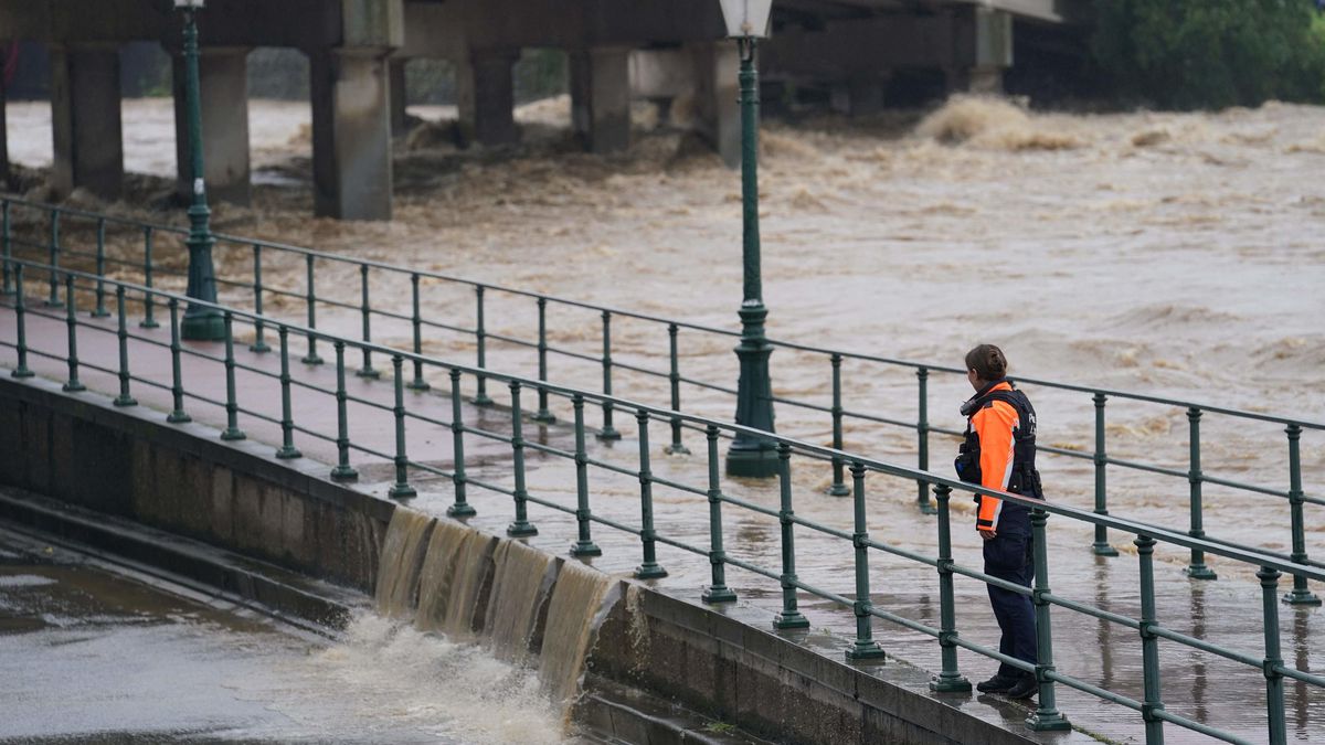 La population de Liège invitée à évacuer : 8 photos de la crue «exceptionnelle» de la Meuse