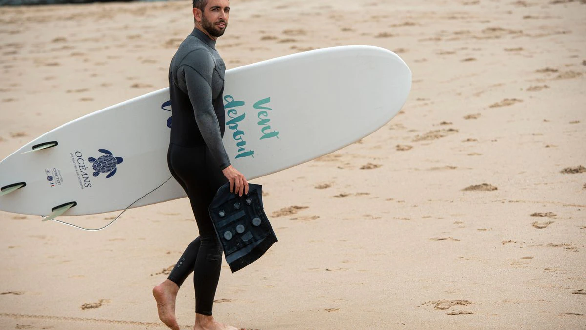 Pollution : équipés de capteurs, ces surfeurs bénévoles veillent à la qualité de l’eau de baignade