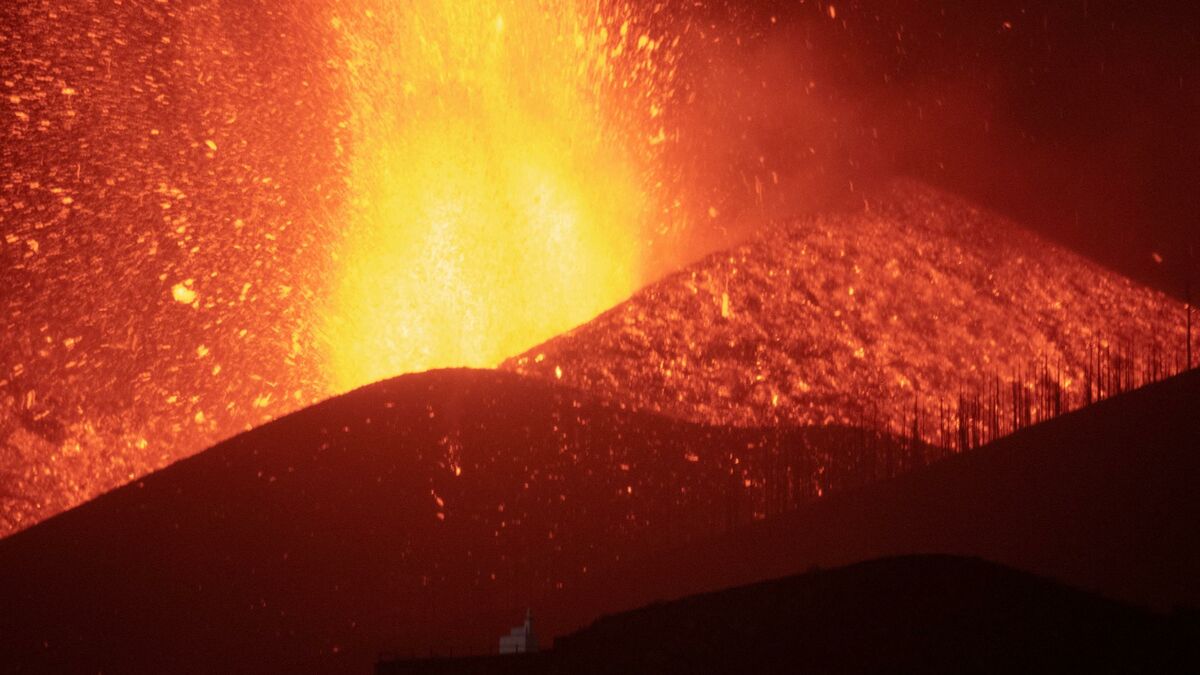 Eruption du volcan Cumbre Vieja : la lave atteint l’océan Atlantique