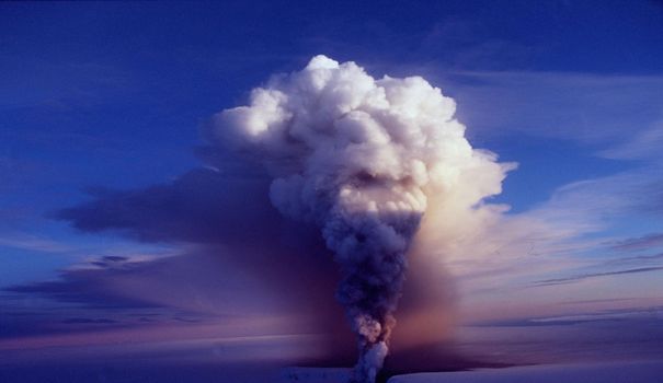 EN IMAGES. Volcans: les plus belles photos d'éruptions