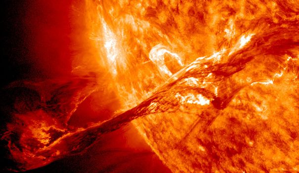 Eruptions solaires: 'La Terre est protégée par son champ magnétique'