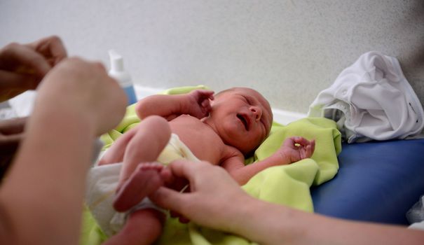 'Tête plate' des bébés: pourquoi la Haute autorité de santé se saisit du dossier
