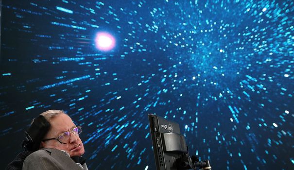 Stephen Hawking, vulgarisateur hors-pair et roi des geeks
