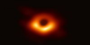 Astronomie : la première photo d'un trou noir enfin révélée