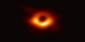Le trou noir est un goinfre