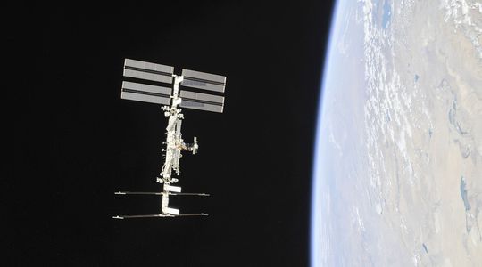 Coronavirus : en pleine pandémie, un équipage spatial quitte la Terre pour l'ISS