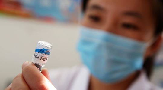 La Chine autorise un premier vaccin contre le Covid-19, mais pour quelle efficacité?