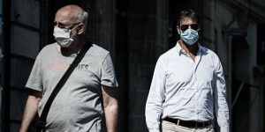 Covid-19 : porter le masque lors d'une infection limiterait le risque de décès