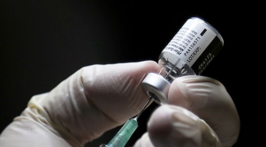 Covid-19 : faut-il vacciner les personnes déjà contaminées ?