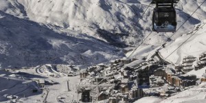Stations fermées : ski et Covid-19, est-ce vraiment incompatible ?