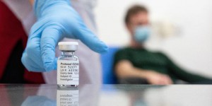 Pourquoi l'arrivée du vaccin d'AstraZeneca pourrait changer la campagne de vaccination