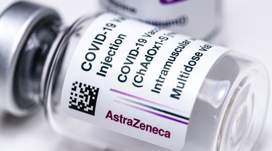 Comment les autorités sanitaires justifient la poursuite de la vaccination avec AstraZeneca