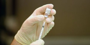 Covid-19 et grippe : une double vaccination 'qui ne devrait pas poser de problème'