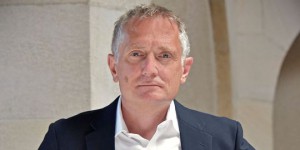 François Crémieux, l'homme qui veut mettre Didier Raoult à la retraite