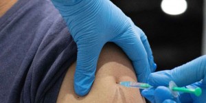 La vaccination peut-elle empêcher les Covid longs ?