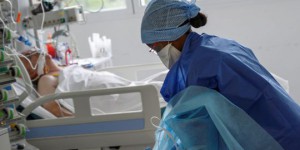'Certains refusent tout' : les malades du Covid-19 non vaccinés, nouveau casse-tête à l'hôpital