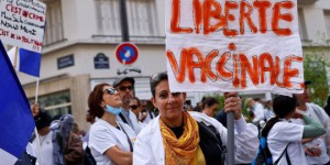 Vaccination obligatoire : la France va-t-elle finir par céder ?