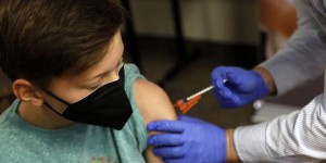 Covid-19 : les données qui ont conduit ces médecins à faire vacciner leurs enfants