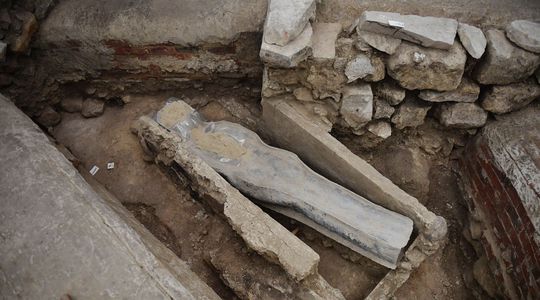 Notre-Dame de Paris : qui se cache dans le sarcophage retrouvé au coeur de la cathédrale ?