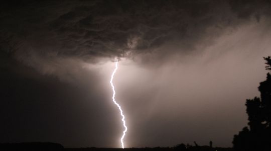 200 000 coups de foudre en un mois : comment expliquer la multiplication des orages ?