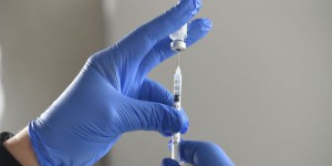 Espérance de vie et Covid : comment les vaccins nous ont protégés, par le Pr Alain Fischer