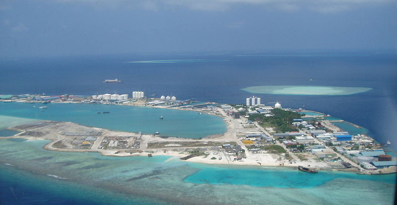 
    Aux Maldives, une île composée de déchets toxiques surgit de la mer  
