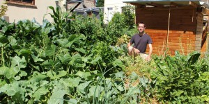 
    Dans le micro-jardin de Joseph, courges suspendues et légumes perpétuels  