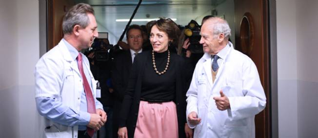 Coeur artificiel : Hollande et Touraine félicitent les chirurgiens