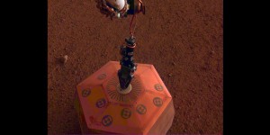 InSight : le sismomètre SEIS déposé avec succès sur le sol de Mars