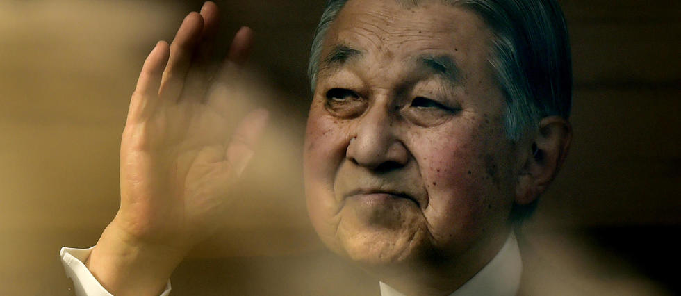 Japon : l'ancien empereur Akihito découvre une nouvelle espèce de poisson