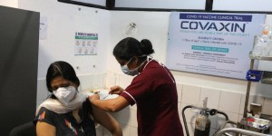 Covid : le titanesque pari du vaccin indien