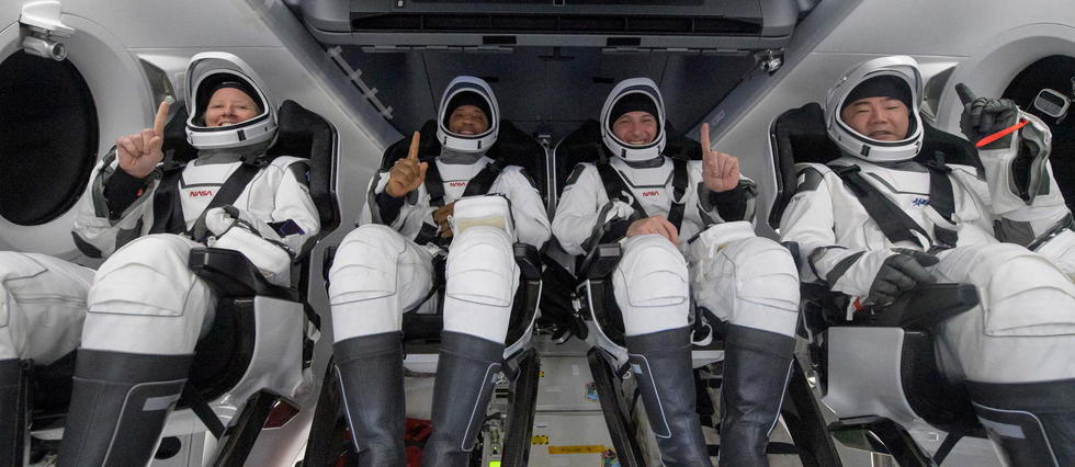 Le vaisseau SpaceX de retour sur Terre avec les astronautes de l'ISS