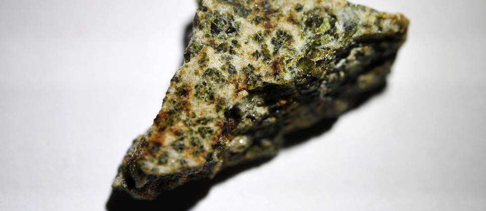 Canada : elle se réveille et découvre avec stupeur une météorite dans son lit