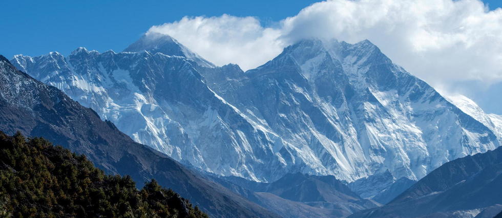 Des Français ouvrent une nouvelle voie, plus sûre, pour gravir l’Everest