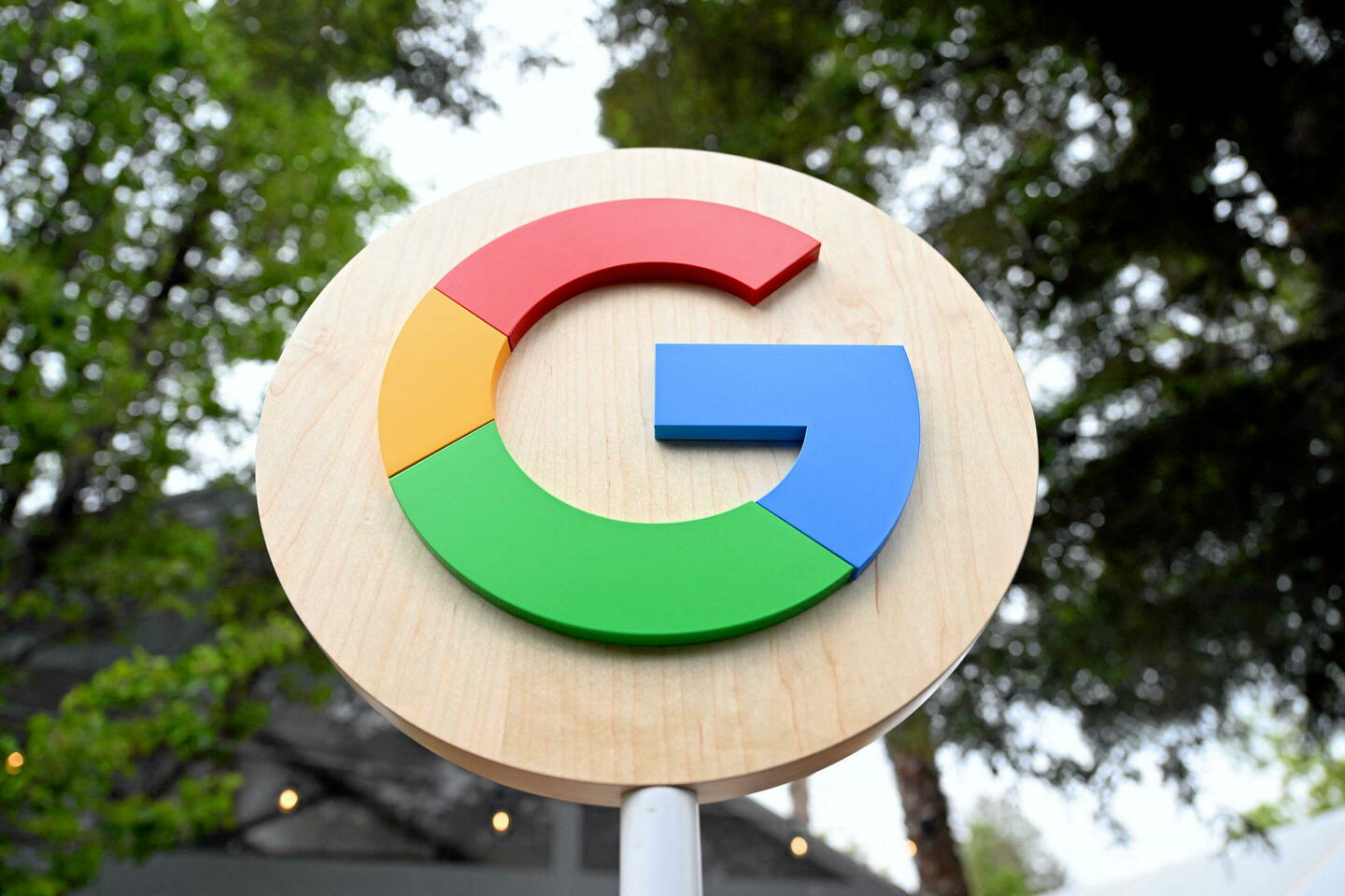 Google écope d’une amende de 2 millions d’euros pour son moteur de recherche