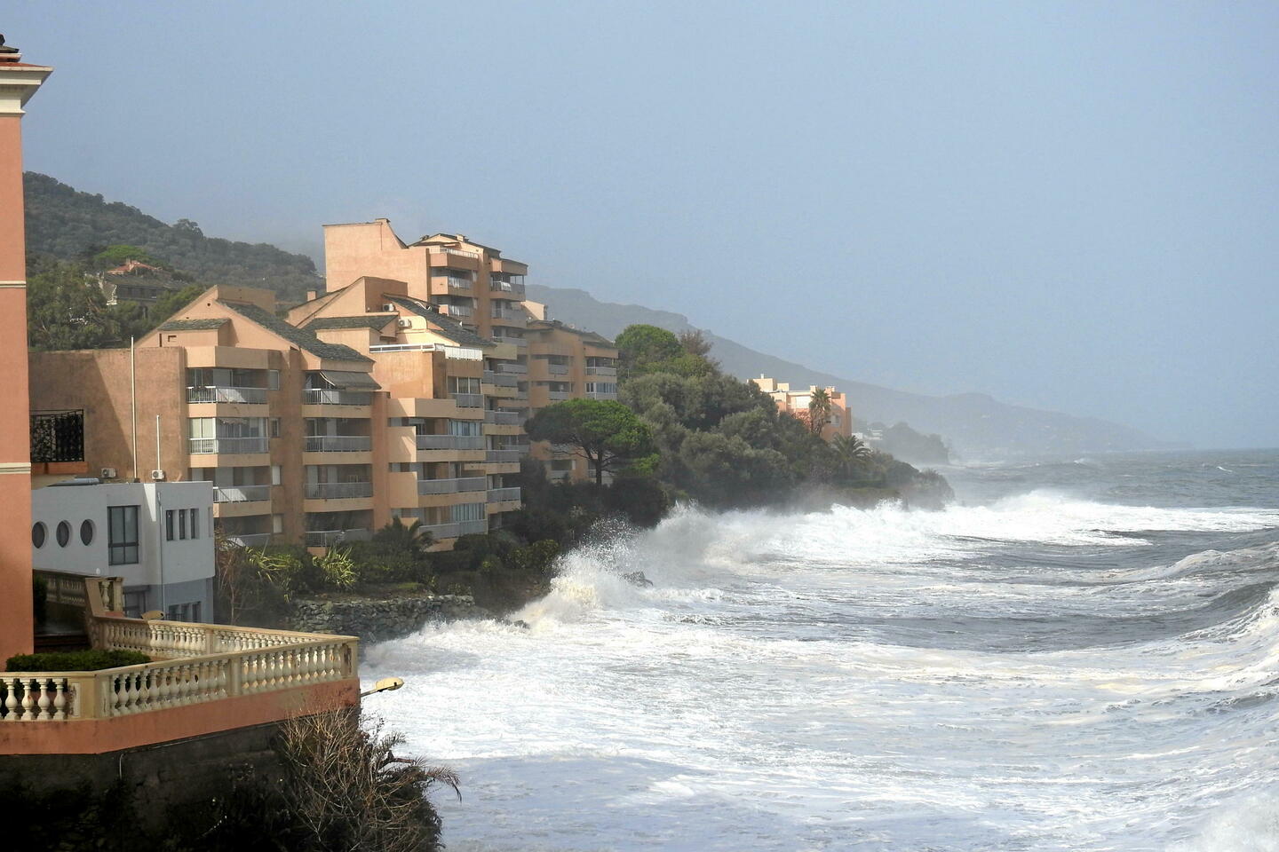 En Corse, une digue de 171 mètres pour sauver des immeubles de l’érosion