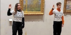 Deux militantes écologistes aspergent de soupe « Le Printemps » de Claude Monet