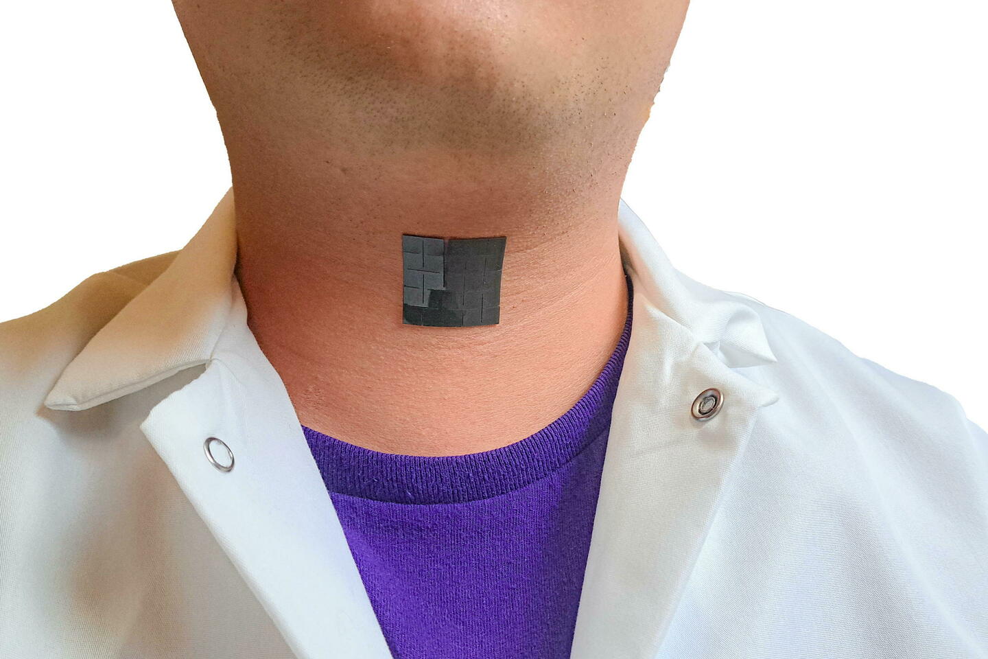 Un patch sur la gorge pour parler sans utiliser ses cordes vocales