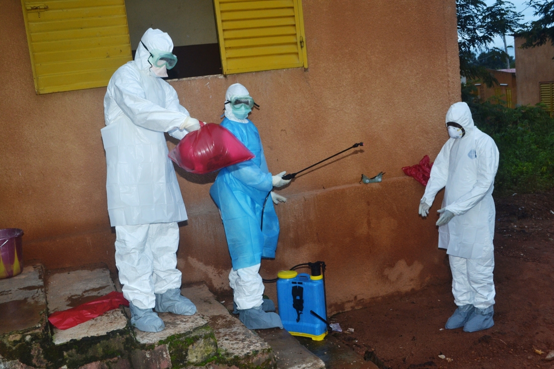 Ebola : 20.000 personnes menacées, l’OMS espère stopper la progression de l’épidémie en 3 mois