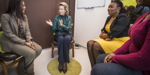 La reine Mathilde visite un centre d’aide aux victimes d’excision