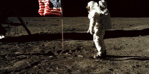 Souvenirs de la lune : la femme de Neil Armstrong les retrouve dans un placard