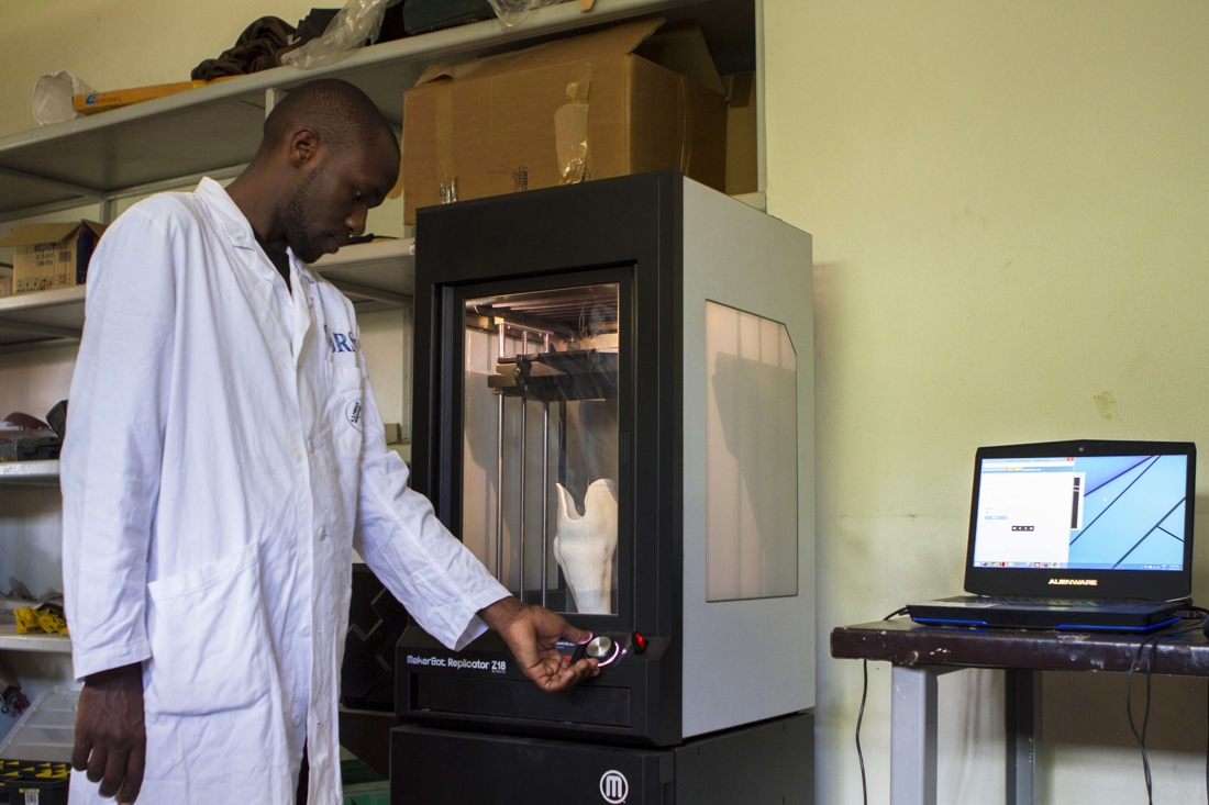 La technologie 3D offre une nouvelle vie aux amputés en Ouganda 