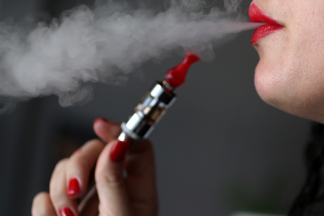 La cigarette électronique inciterait les ados à fumer du tabac 